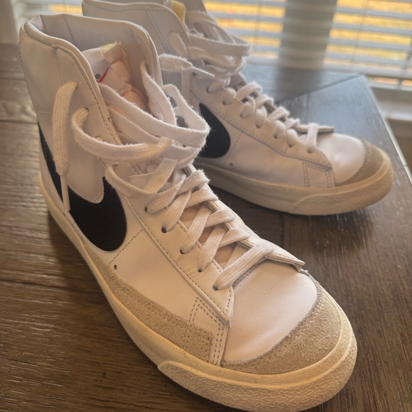 Nike Womens Blazer Mid 77 - Picture 2 of 10